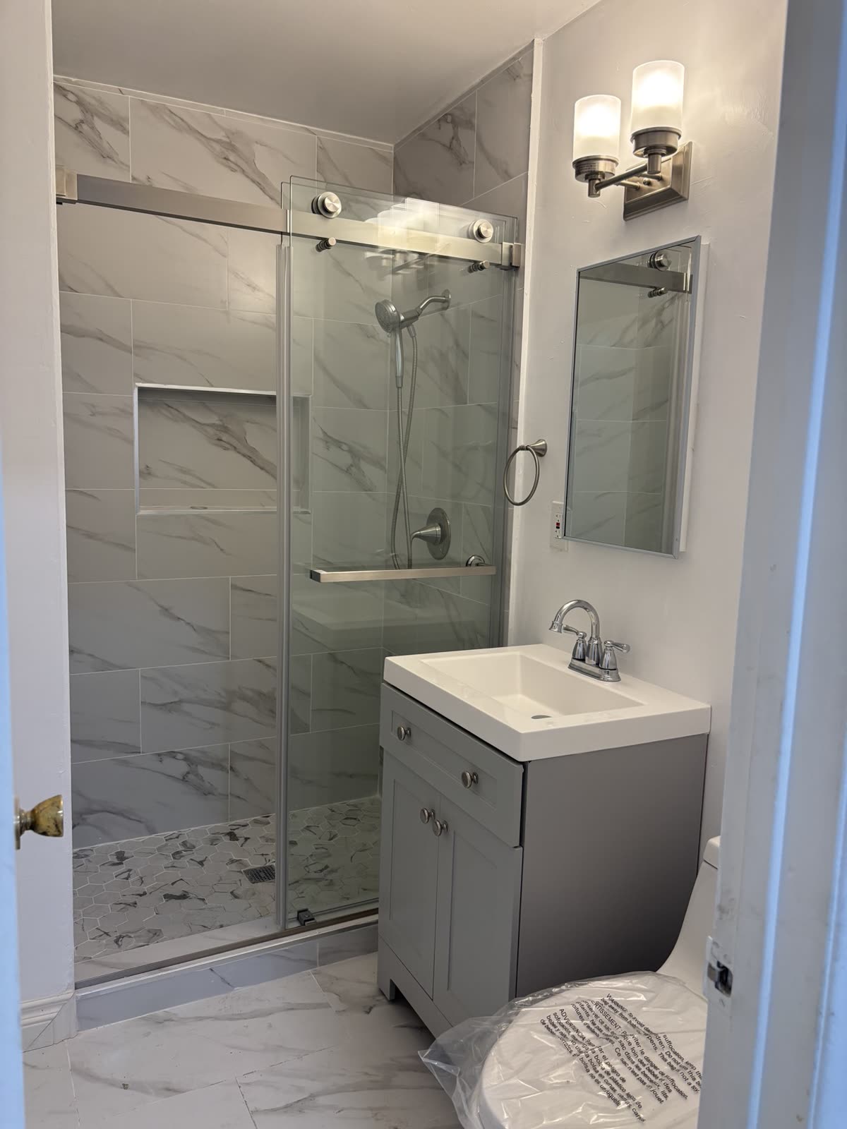 Bathroom Remodel — Finished / 浴室翻新完工