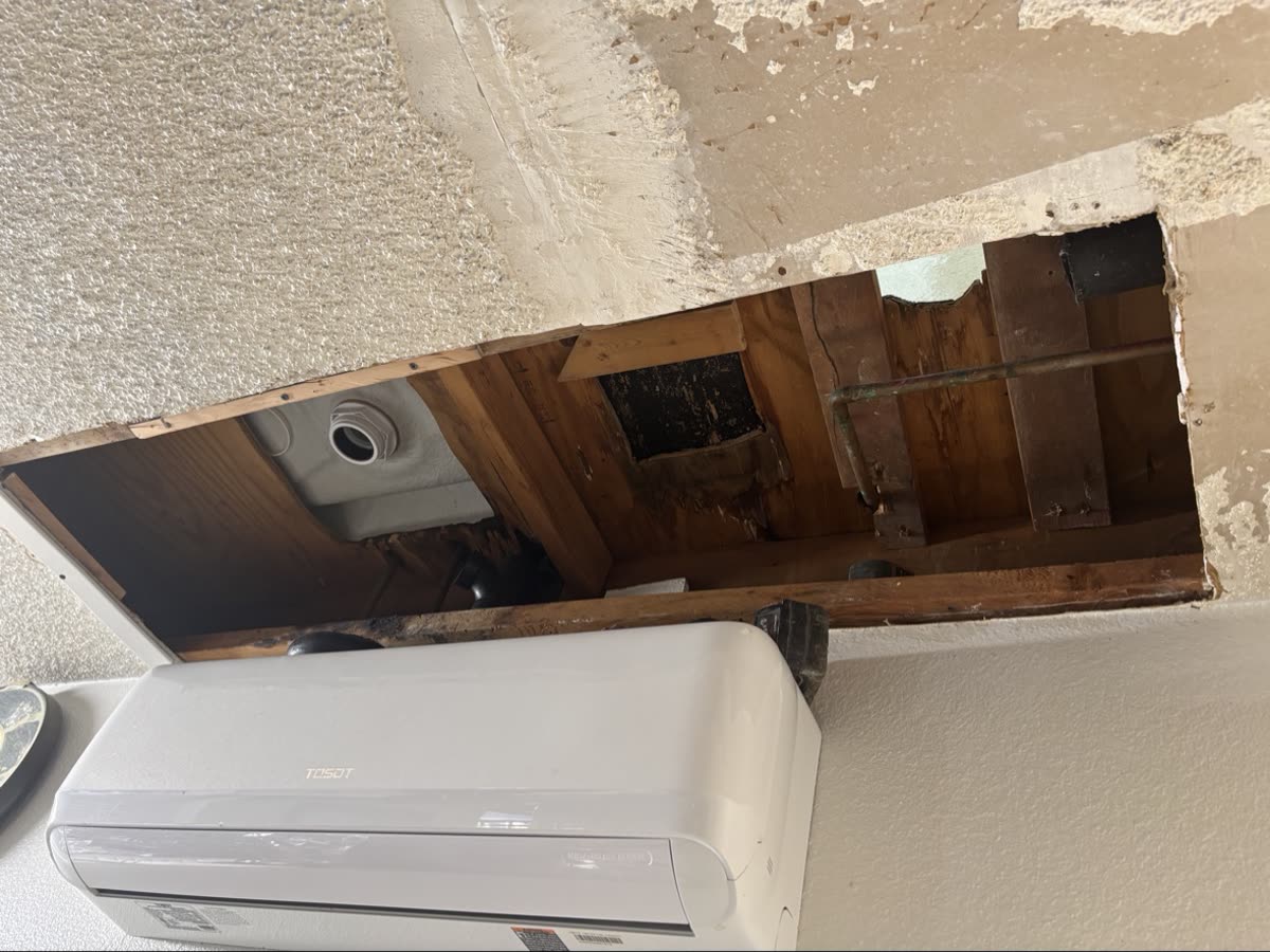 Ceiling Opened for Leak Inspection / 天花板开洞查漏水