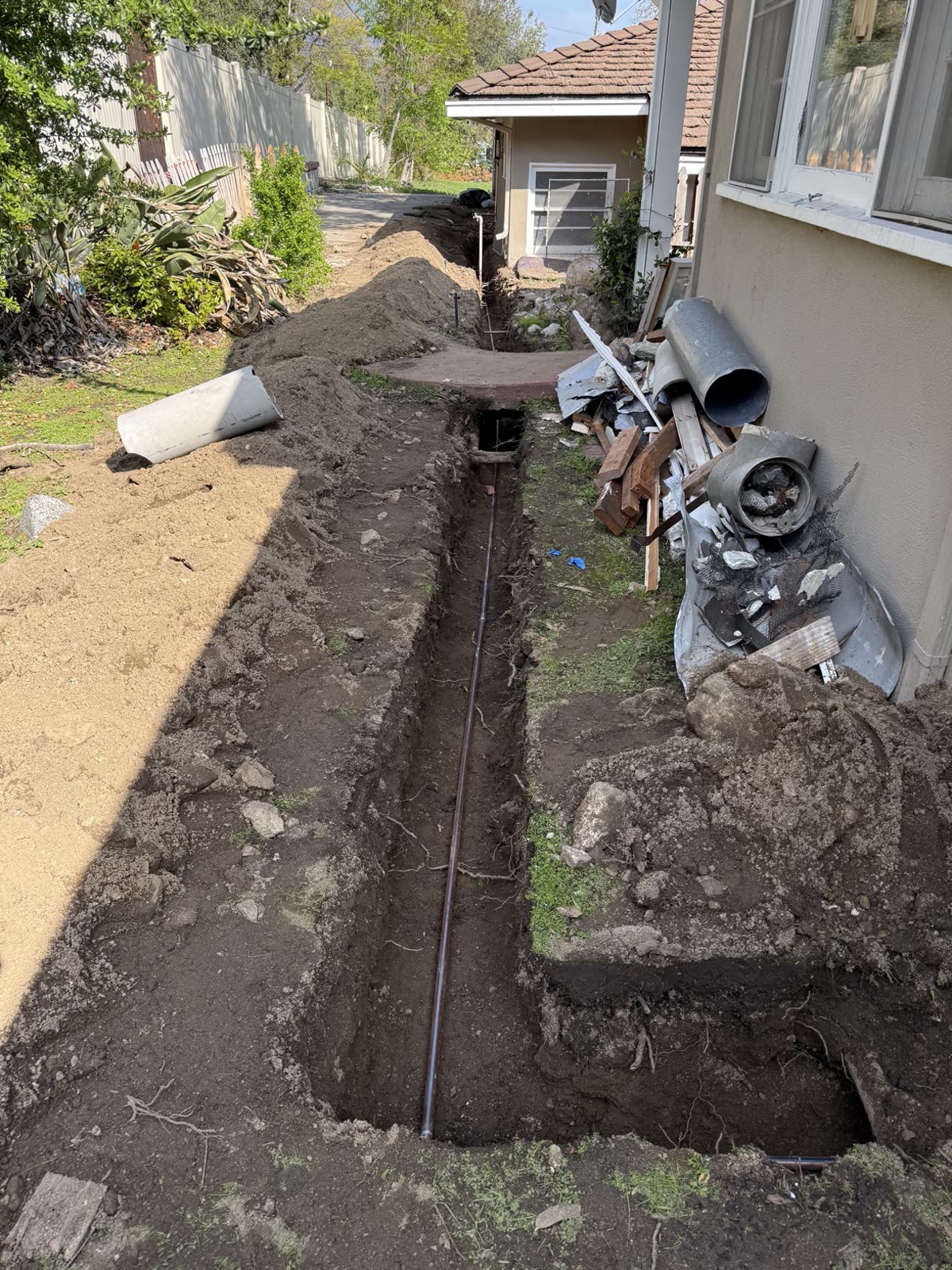 Trenching Along House / 房屋外墙管道开槽